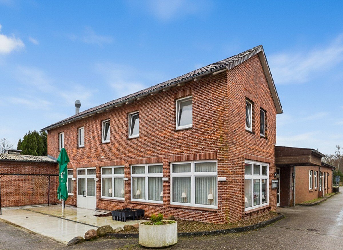 Foto Beliebtes Restaurant in Hemmoor mit Kegelbahn und gro�em Saal im Verkauf !