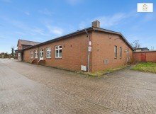 Hausansicht rechte Seite Beliebtes attraktives Restaurant im Stadtkern von Hemmoor mit Kegelbahn, gro�en Saal mit ca. 300 Sitzpl�tzen,B�hne, G�ste Zimmer, Au�enterrasse