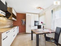 Bild (60af92a8266c9e299d89d6ea06097c9f): RESERVIERT-EFH mit direktem Deichblick mit Potenzial und gro�em Grundst�ck bestens geeignet f�r Pferdehaltung