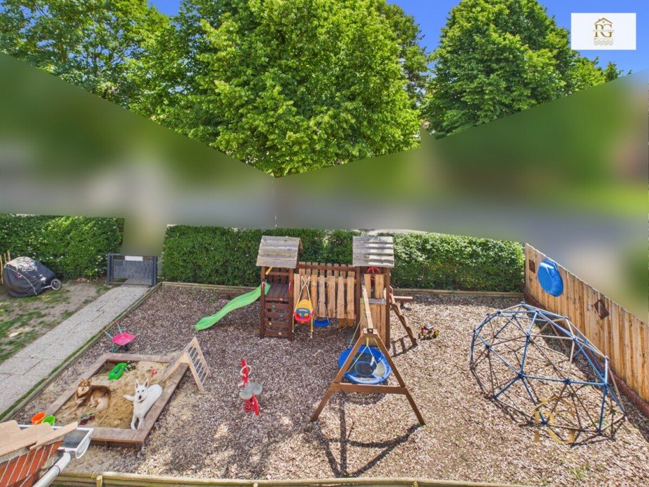 Blick auf den eigene Kinderspielplatz Einfamilienhaus Otterndorf