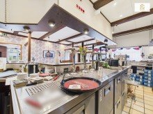 Barbereich Beliebtes attraktives Restaurant im Stadtkern von Hemmoor mit Kegelbahn, gro�en Saal mit ca. 300 Sitzpl�tzen,B�hne, G�ste Zimmer, Au�enterrasse