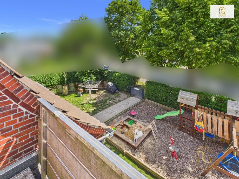 Blick auf den eigene Kinderspielplatz Einfamilienhaus Otterndorf
