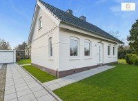 Bild (8514be1f4d7c032094f0203440fb4084): RESERVIERT-EFH mit direktem Deichblick mit Potenzial und gro�em Grundst�ck bestens geeignet f�r Pferdehaltung