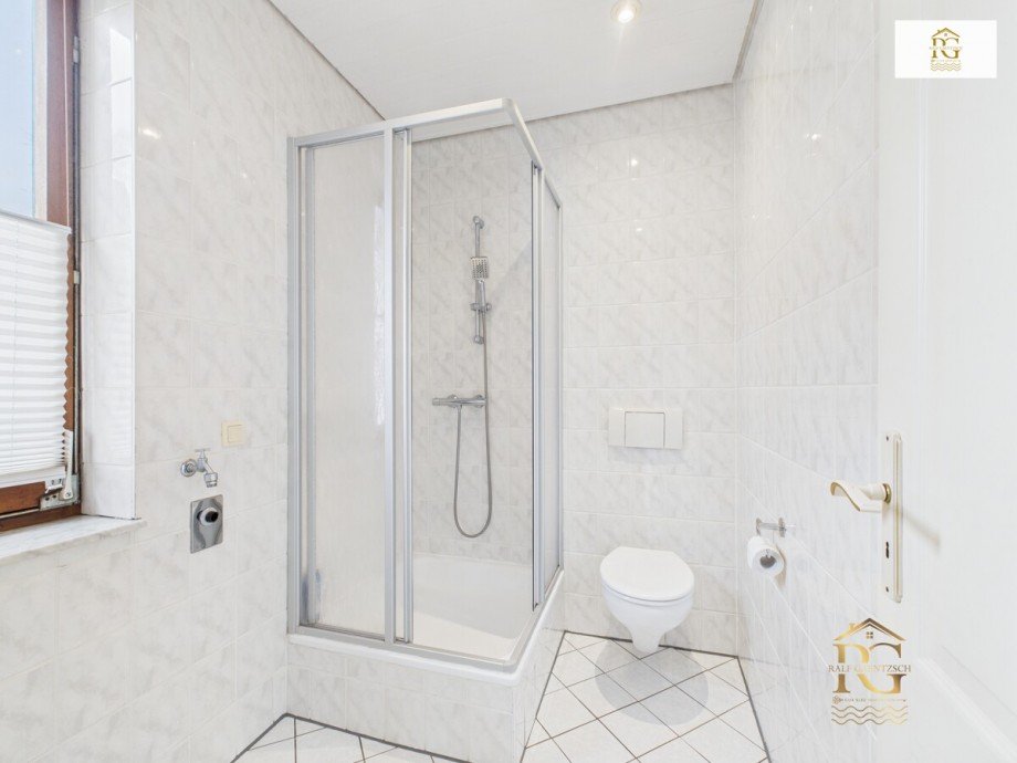 Badezimmer mit Dusche Einfamilienhaus Neuhaus an der Oste