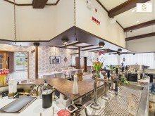 Barbereich Beliebtes attraktives Restaurant im Stadtkern von Hemmoor mit Kegelbahn, gro�en Saal mit ca. 300 Sitzpl�tzen,B�hne, G�ste Zimmer, Au�enterrasse
