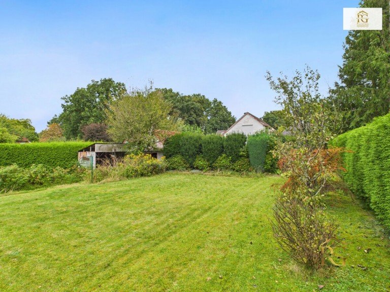 Blick in den Garten Wingst Einfamilienhaus TOP Angebot - EFH in der sch�nen Wingst! Handwerker aufgepasstTolle Lage-restliche Baumaterialen vorhanden.