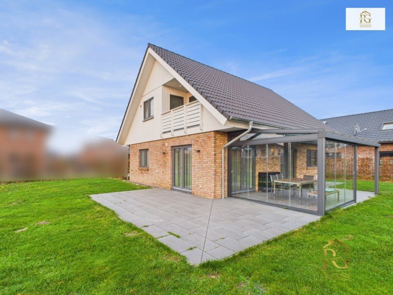 Hausansicht vom Garten Otterndorf Einfamilienhaus A+ Energiespar-Traumhaus in Otterndorf an der Nordseek�ste Bj.: 12/2019 mit Luft Wasser W�rmepumpe