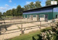 Bild (eb0575aa1ccbb8ae9a54b9e6d72a4145): Idyllisches Einfamilienhaus Sackgasse mit Reitplatz Pferdestall/2,7 Hektar Weideland
