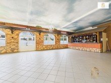 Festsaal Bar Beliebtes attraktives Restaurant im Stadtkern von Hemmoor mit Kegelbahn, gro�en Saal mit ca. 300 Sitzpl�tzen,B�hne, G�ste Zimmer, Au�enterrasse